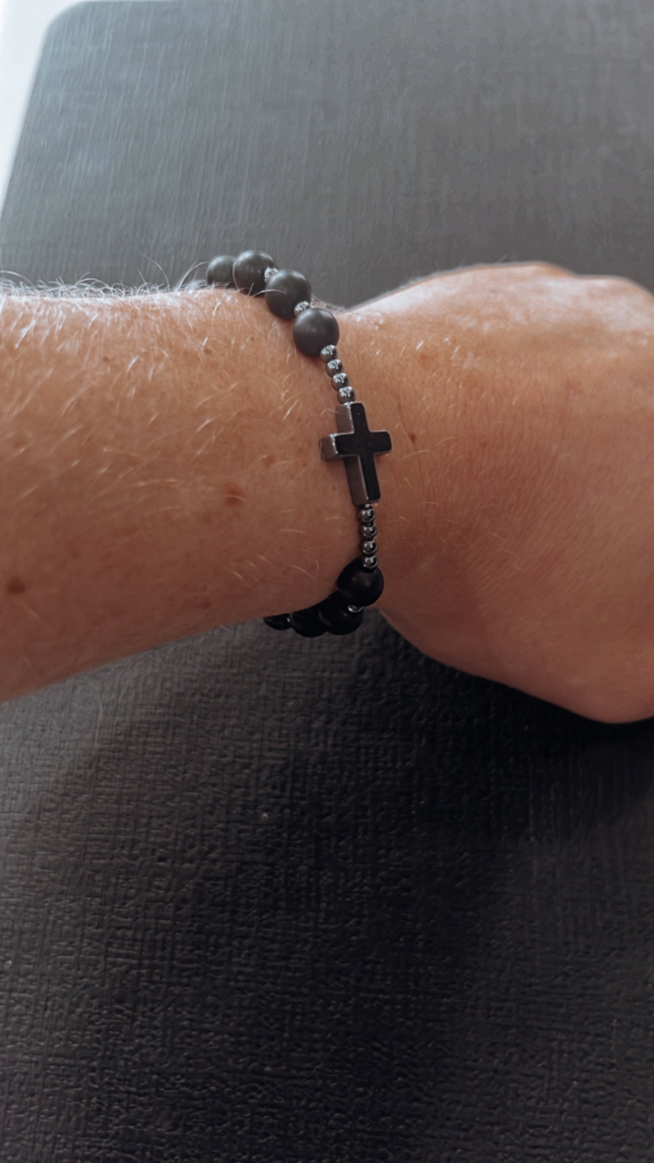 Perlenarmband Kreuz