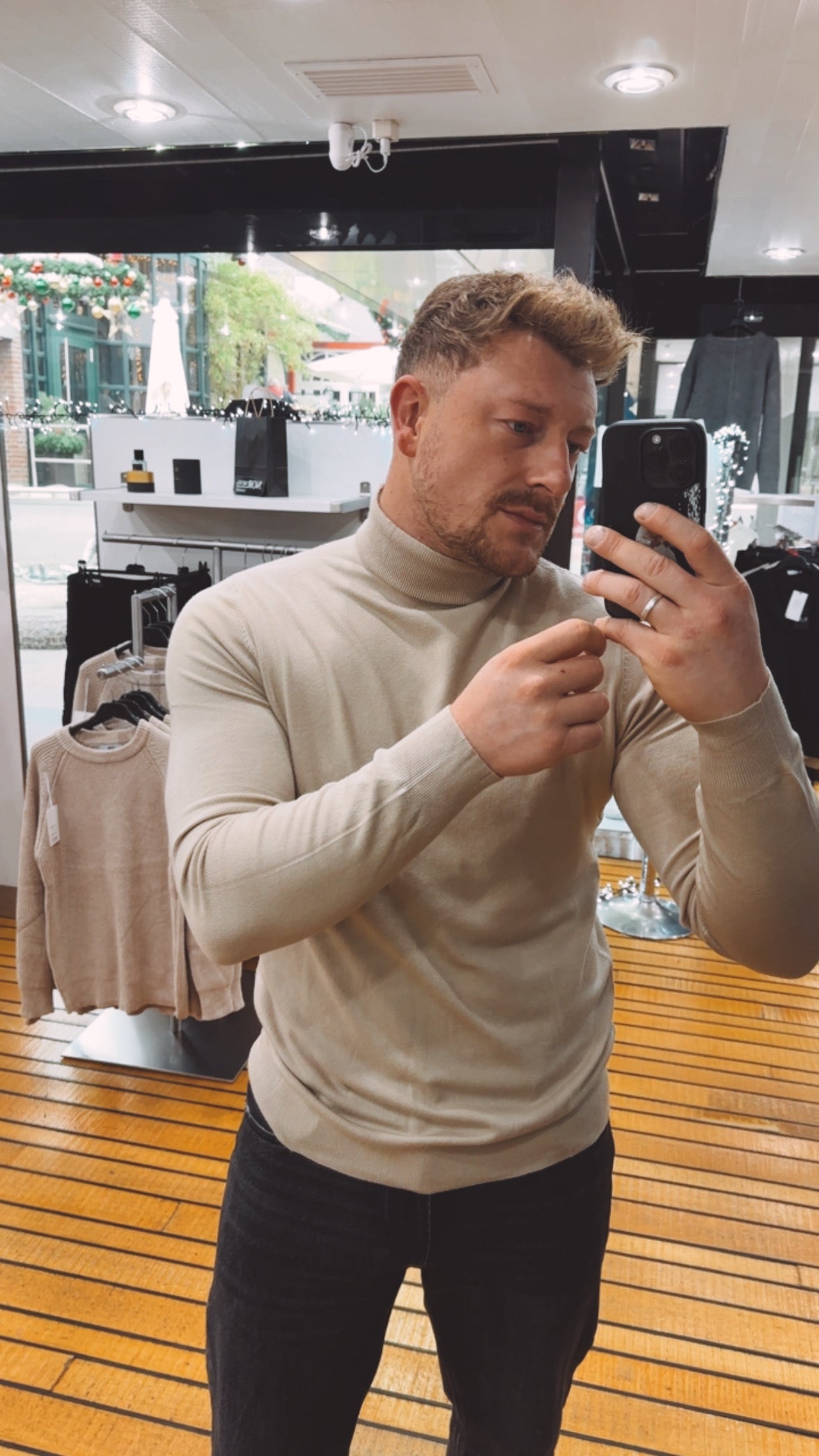 Rollkragen Pullover Beige