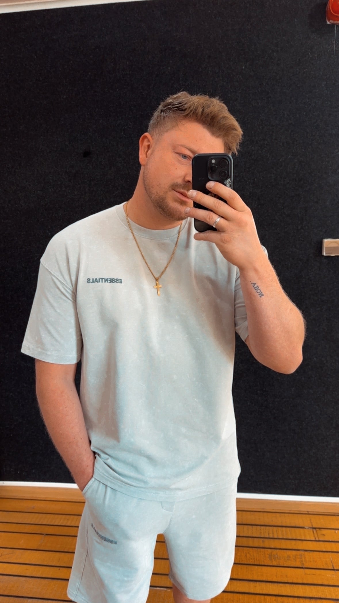 Shirt Essentials Schlamm