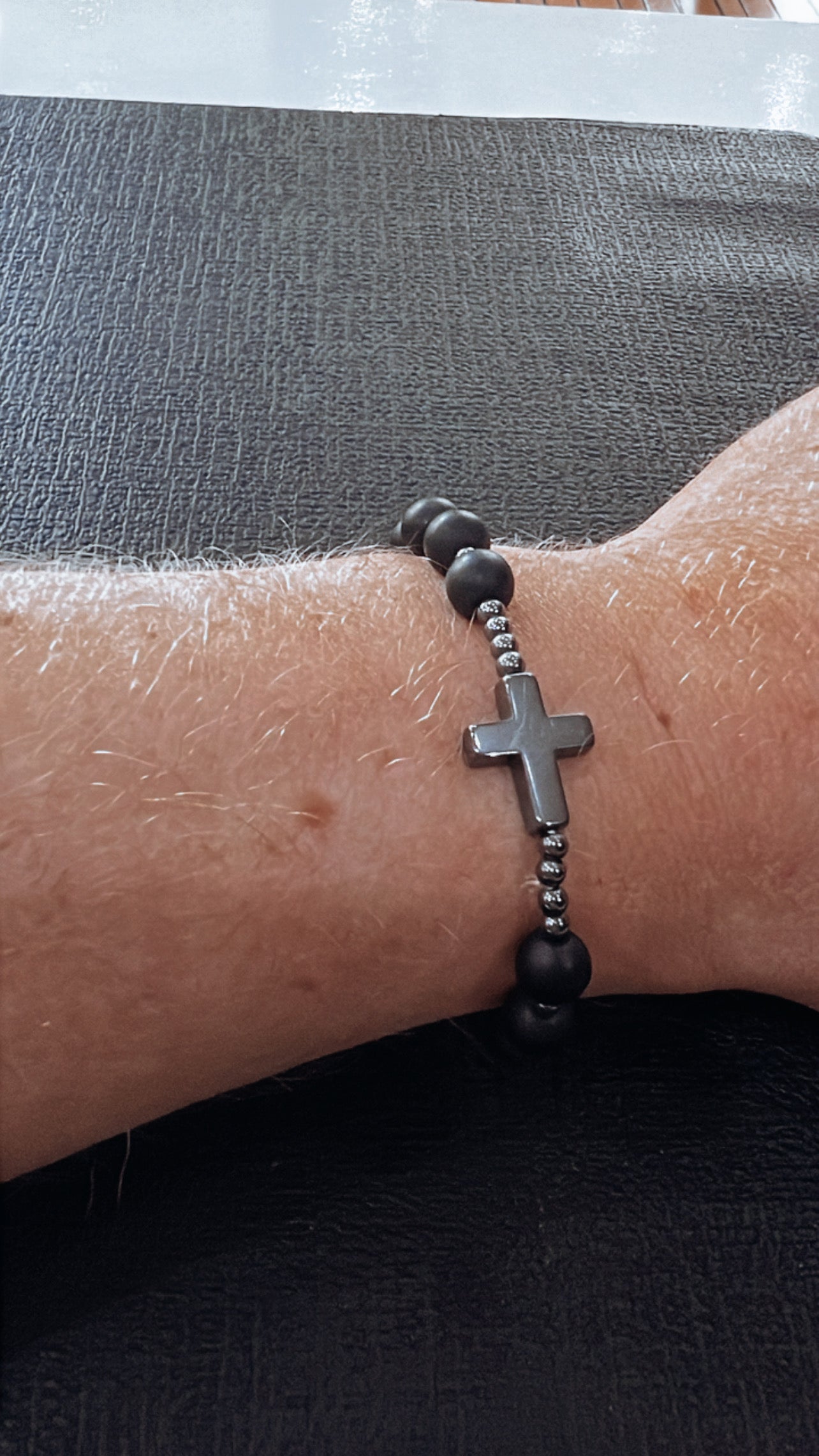 Perlenarmband Kreuz